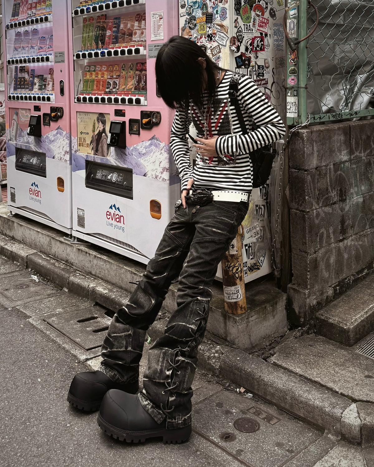 国際配送【Never mind the XU】Tornado Fade Lace-Up Flared Denim