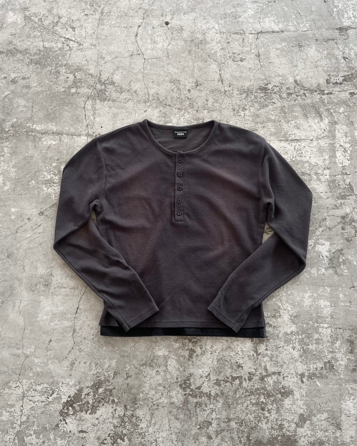 【CHIKASHITSU PLUS HIGH】Rust waffle layered henley neck tee(2color)