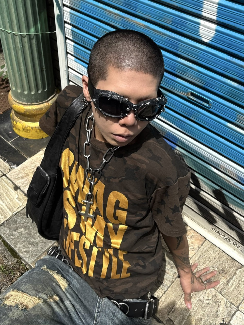 国際配送【Never mind the XU】camouflage logo print T-shirt
