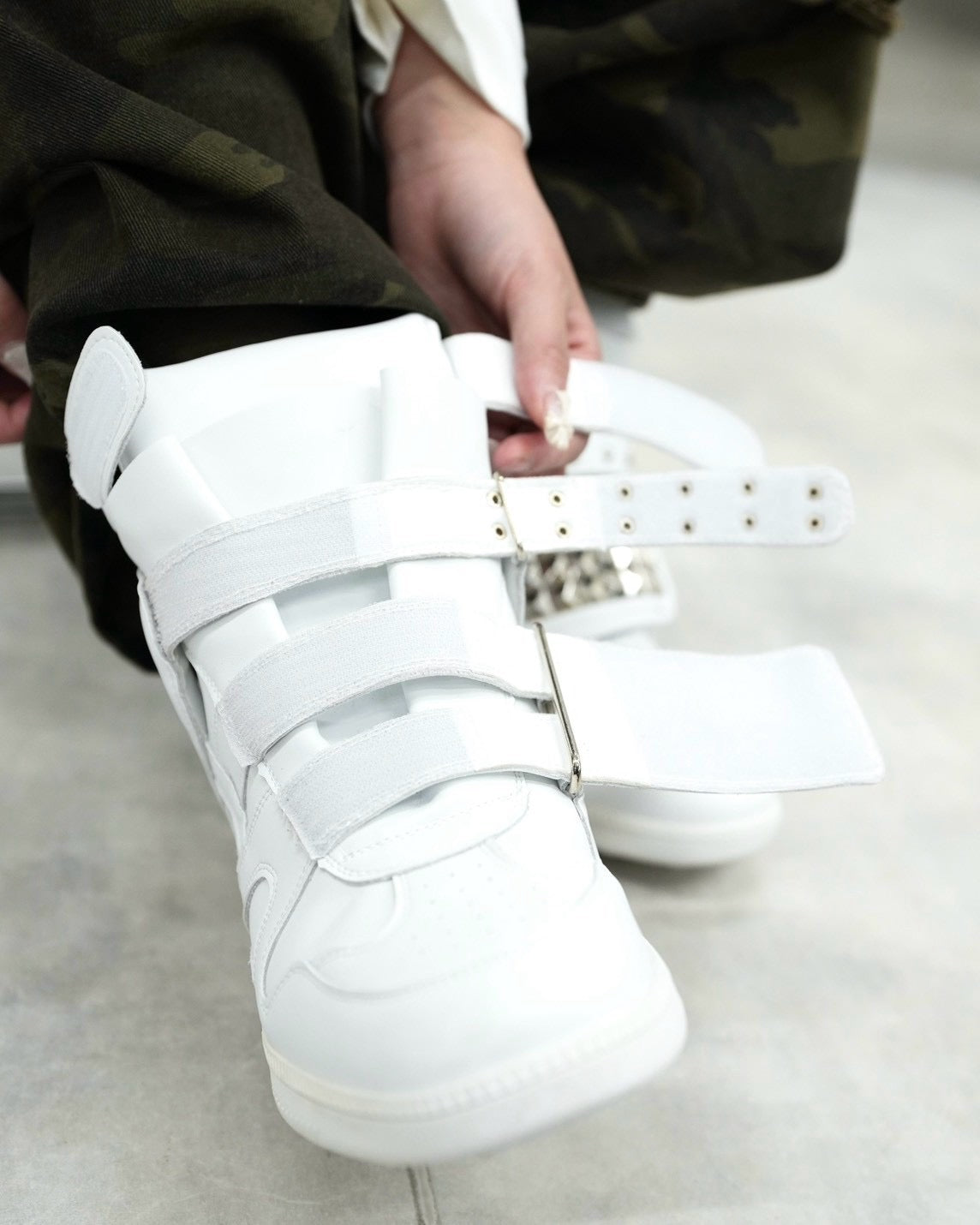国際配送【Never mind the XU】Studs Wedge High Top Sneakers