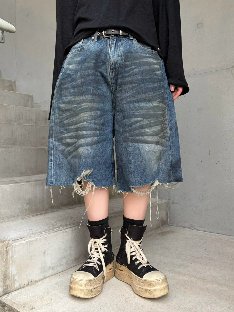 国際配送【LUV CODE】washed damage denim shorts