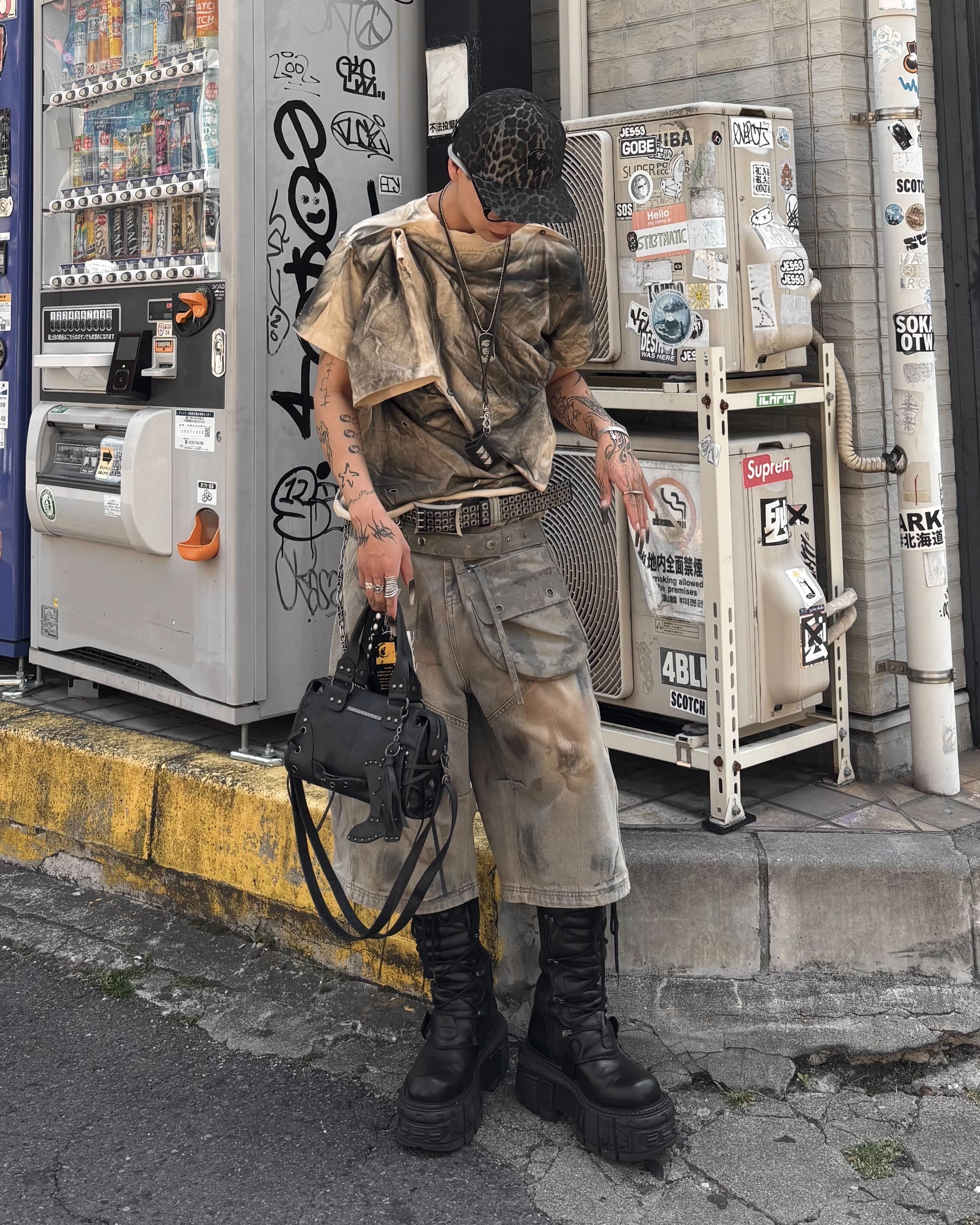 国際配送【Never mind the XU】vintage wash buggy half pants