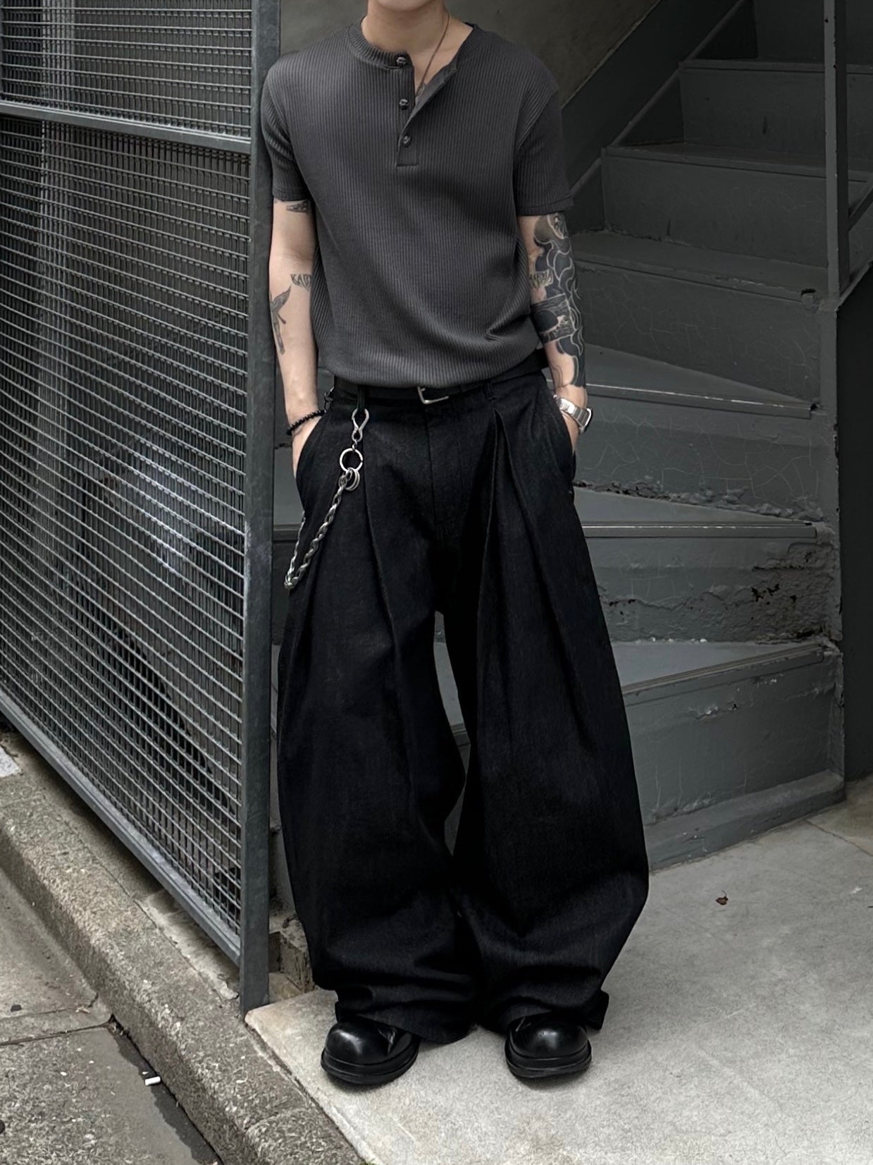 大阪店WEB限定受注制【Chikashitsu + 】button point henley neck t-shirt (3color)