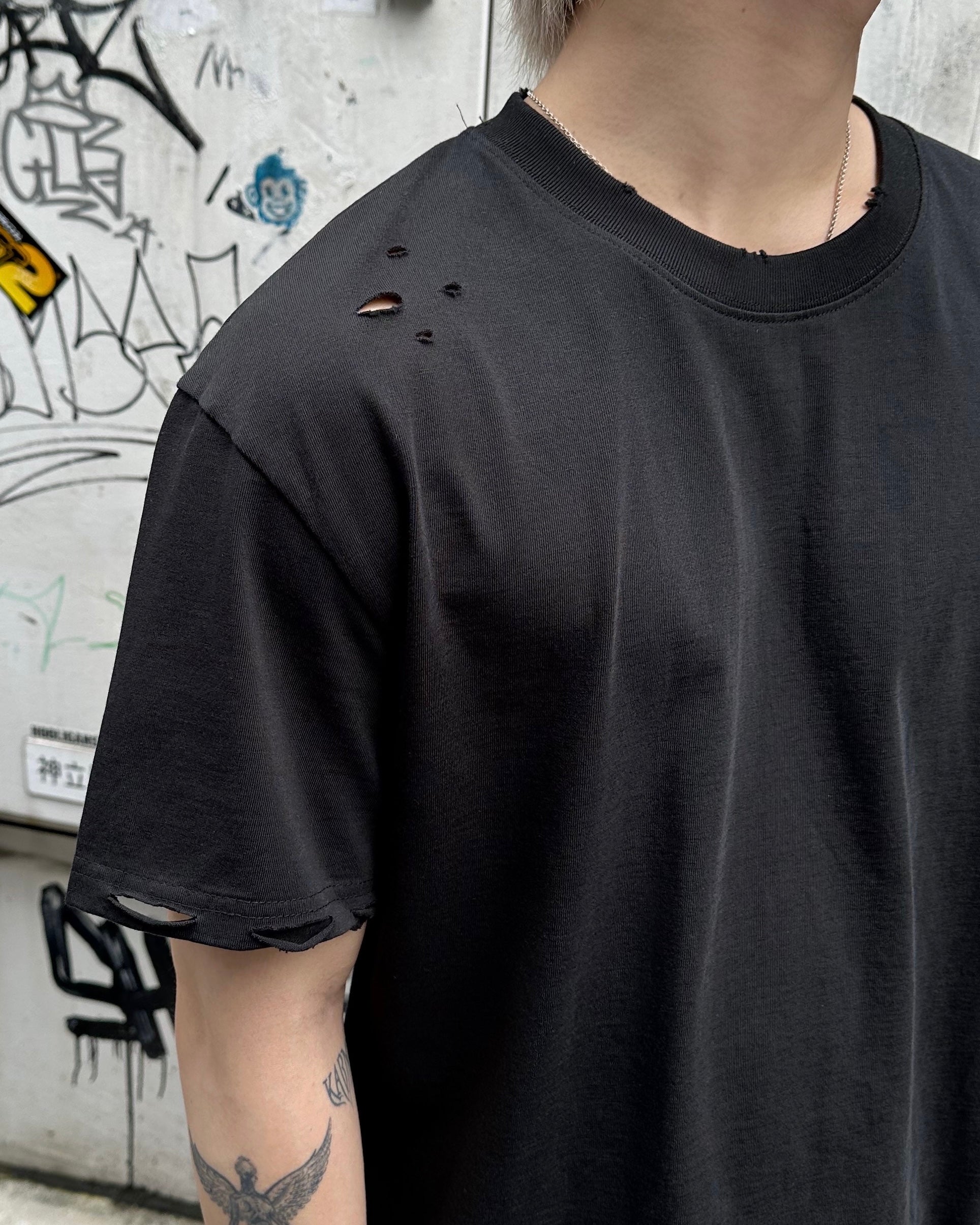 大阪店WEB限定受注制【Chikashitsu +】grunge damage crop t-shirt (3color)