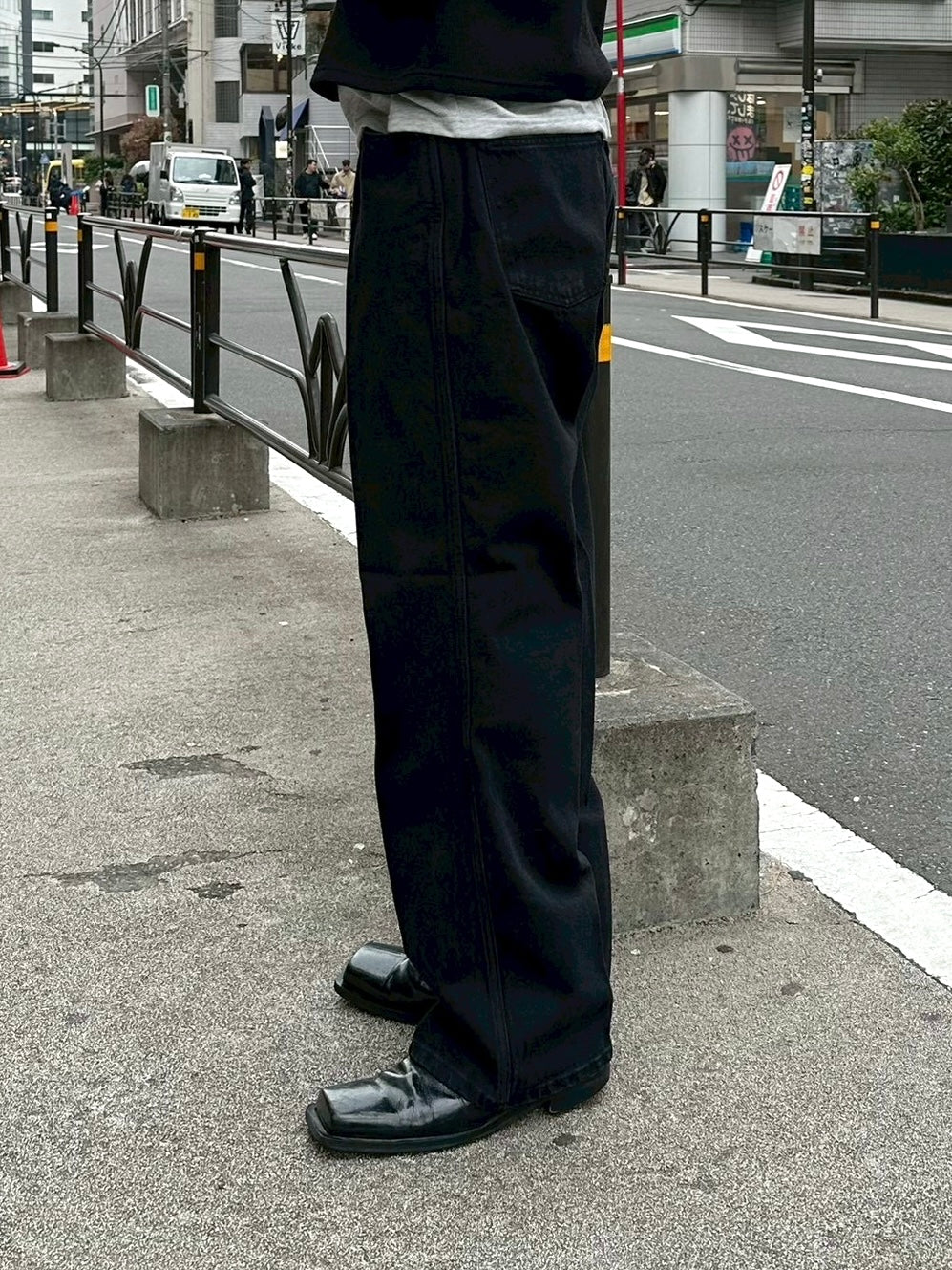 大阪店WEB限定受注制【Chikashitsu +】slim straight denim pants