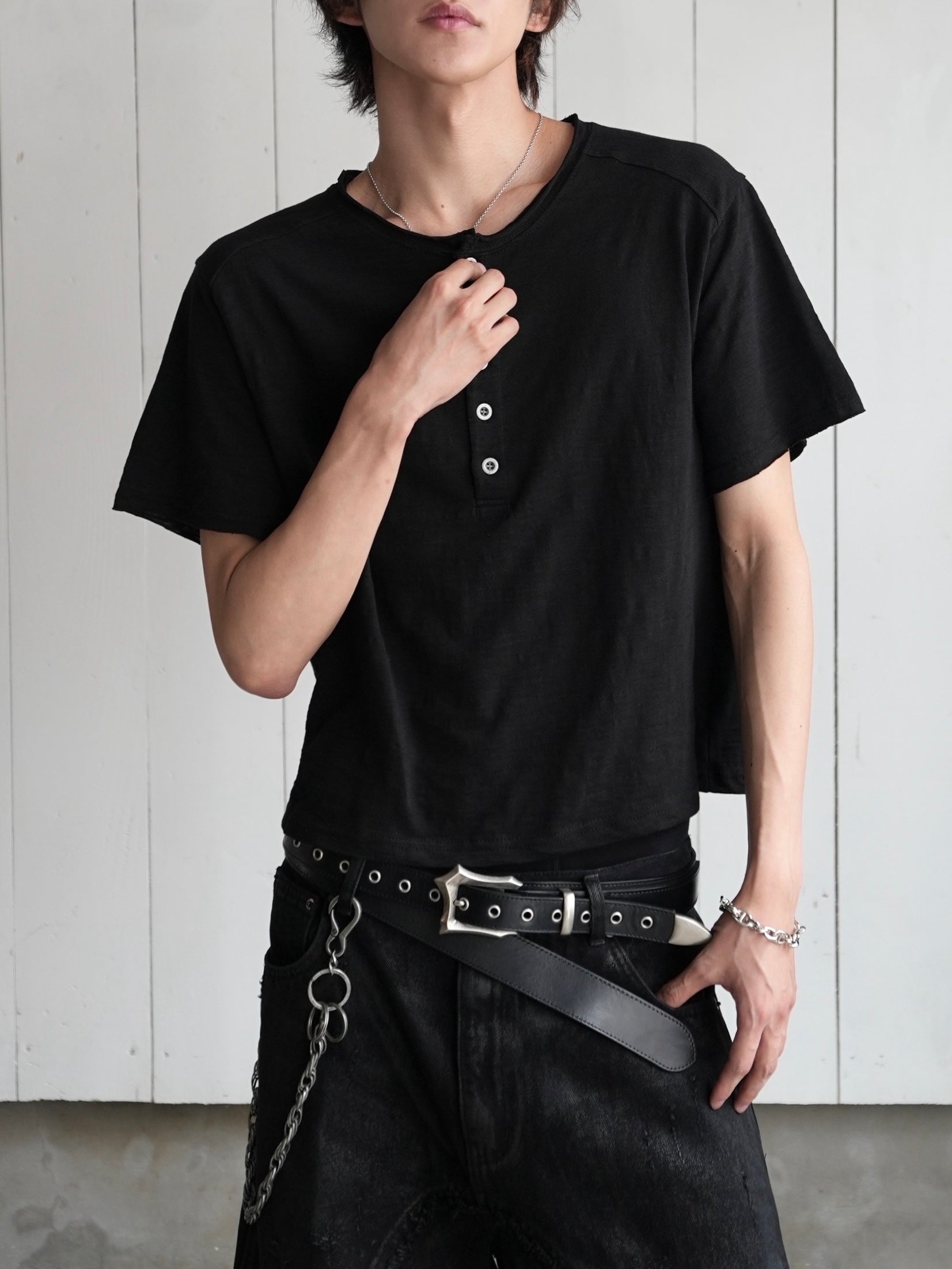 【CHIKASHITSU PLUS HIGH】Steel button short sleeve henley tee (2color)