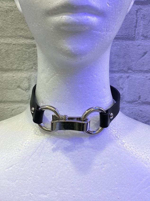 受注制【Never mind the XU】strap choker