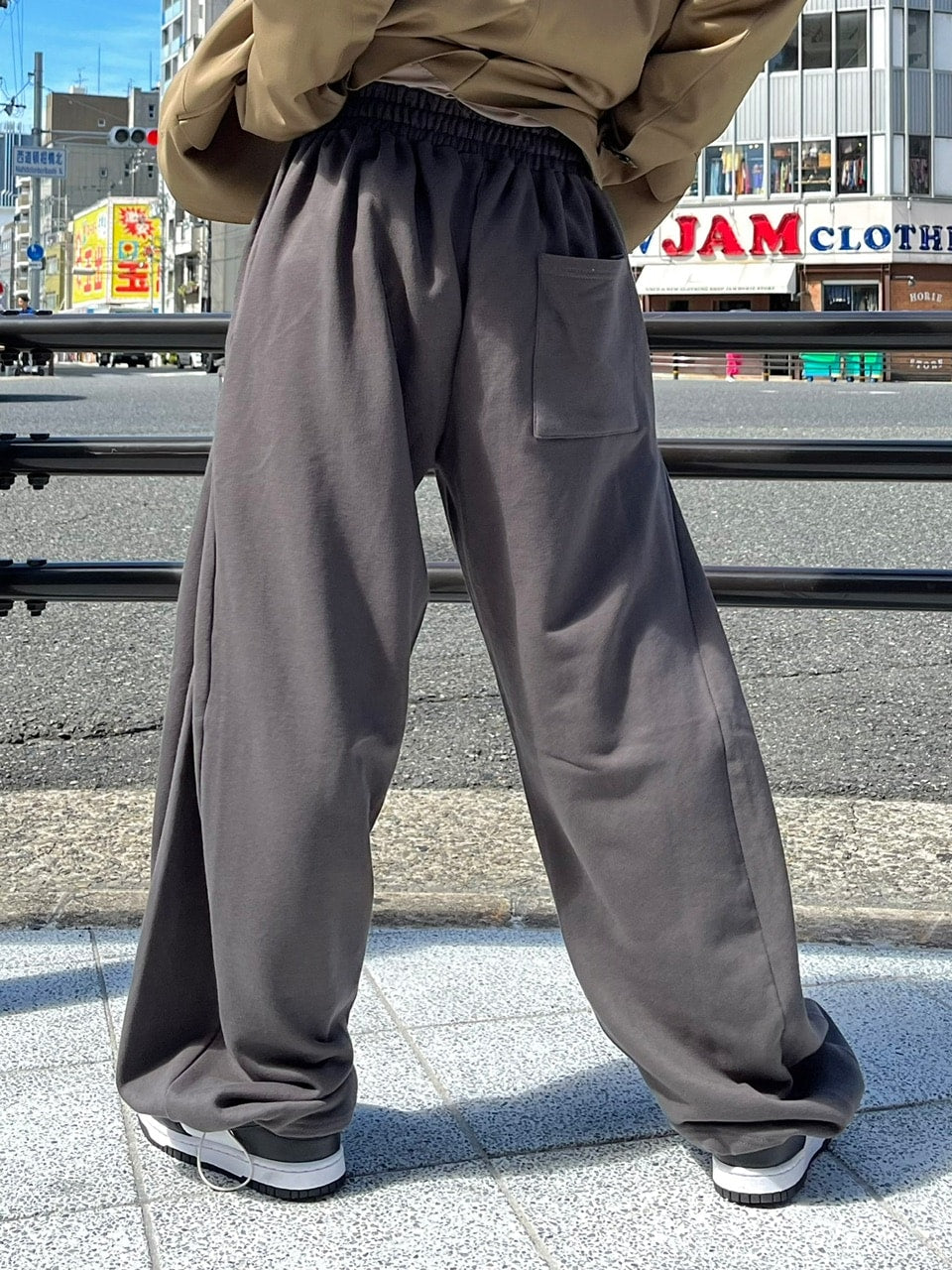 【Chikashitsu +】side button balloon sweat pants (3color)