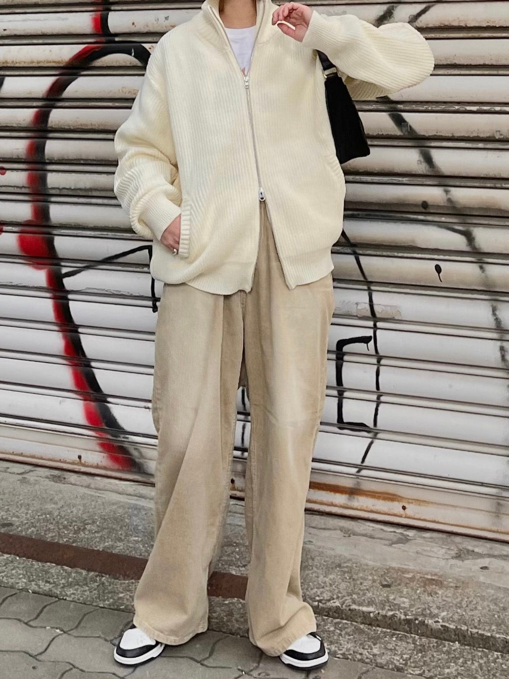 受注制【Chikashitsu +】suede moon hand bag (2color)