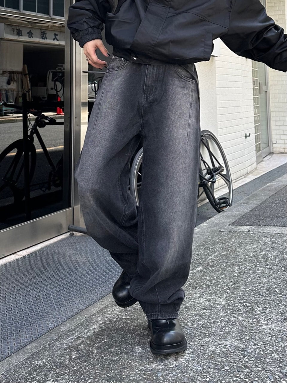 大阪店WEB限定受注制【Chikashitsu +】washing wide denim pants (2color)