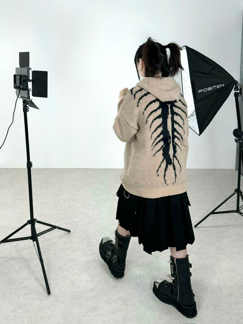 国際配送【Never mind the XU】bone hooded sweater (2color)