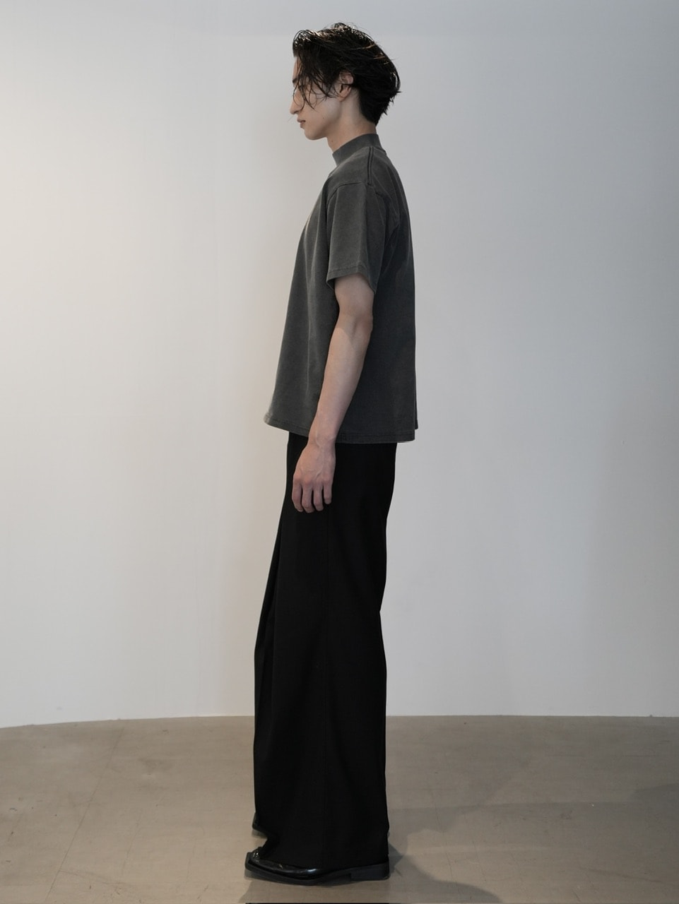 【CS】Shoulder zip mockneck tee (pigment black) / 【シーエス】ショルダージップモックネック半袖Tシャツ