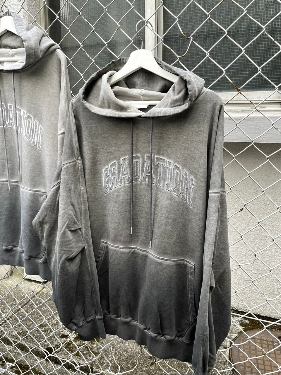 受注制【Never mind the XU】gradation hoodie (2color)