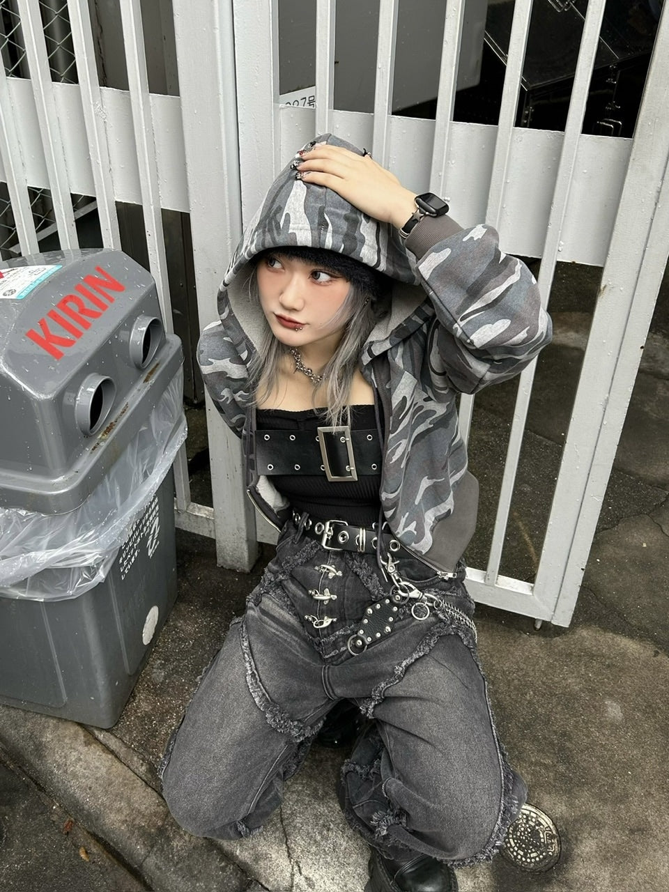 受注制【Never mind the XU】camouflage crop hoodie (2color)