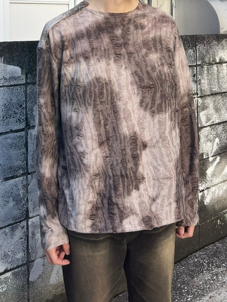 受注制【Chikashitsu +】shoulder button grunge knit (2color)