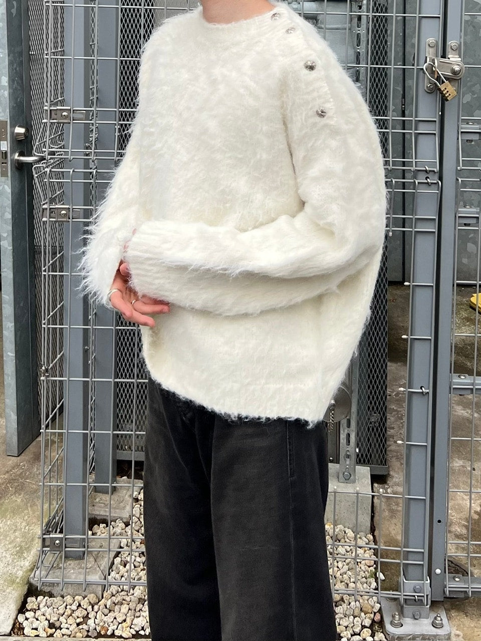 【Chikashitsu +】half off shoulder button knit (3color)