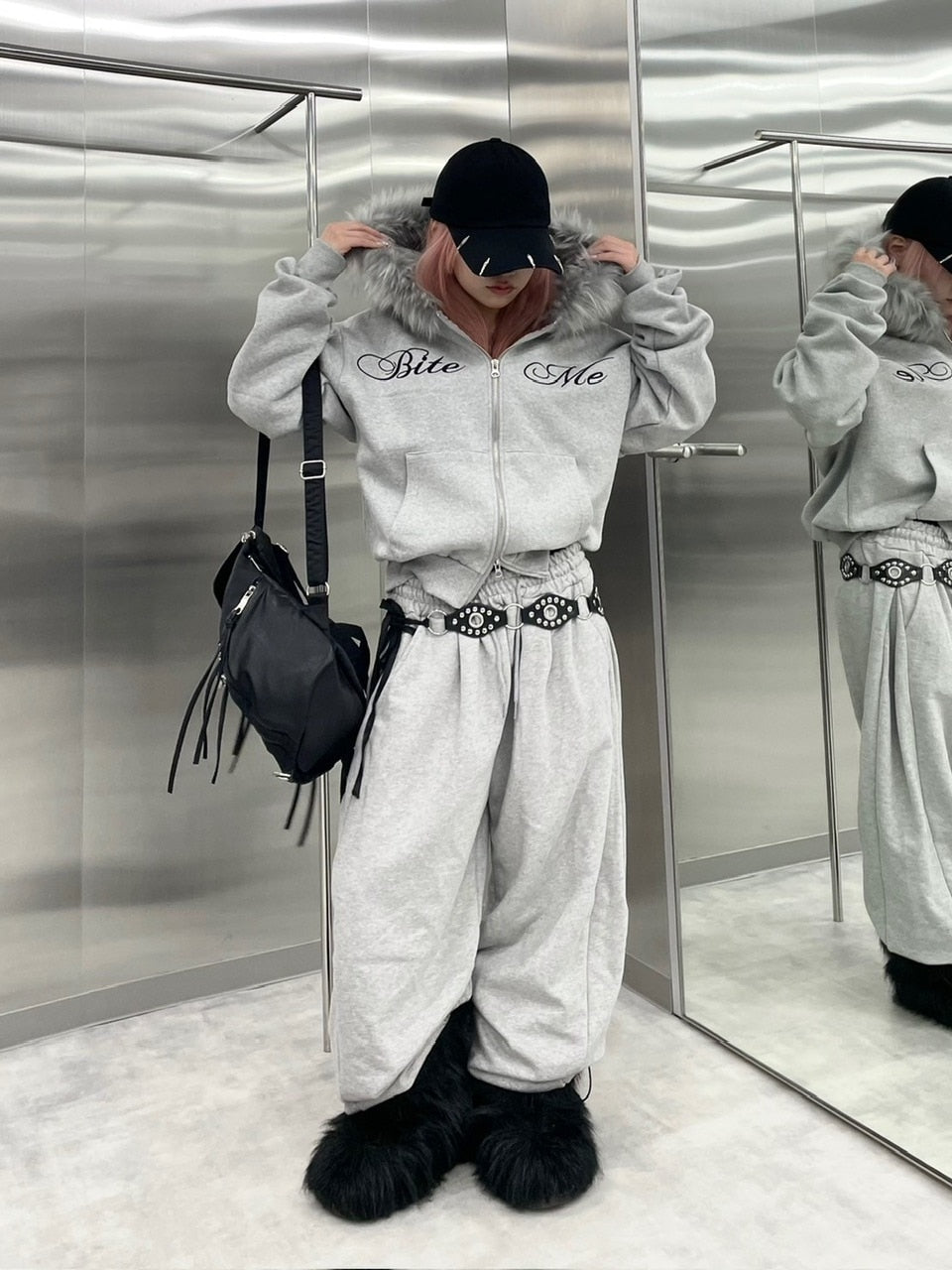 【nmtc +】embroidery fur zip up hoodie (2color)