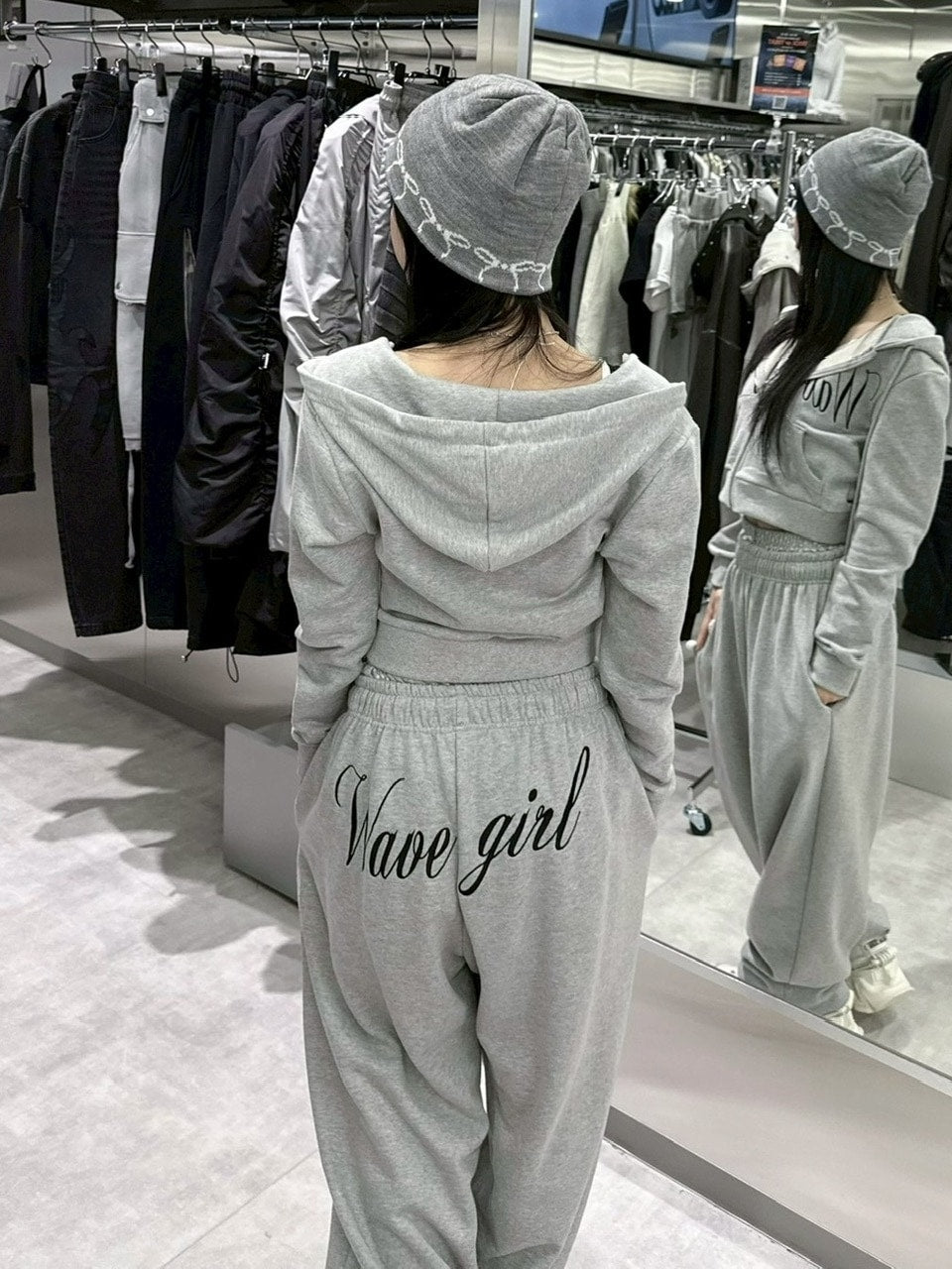 受注制【nmtc +】embroidery short zip up hoodie (3color)