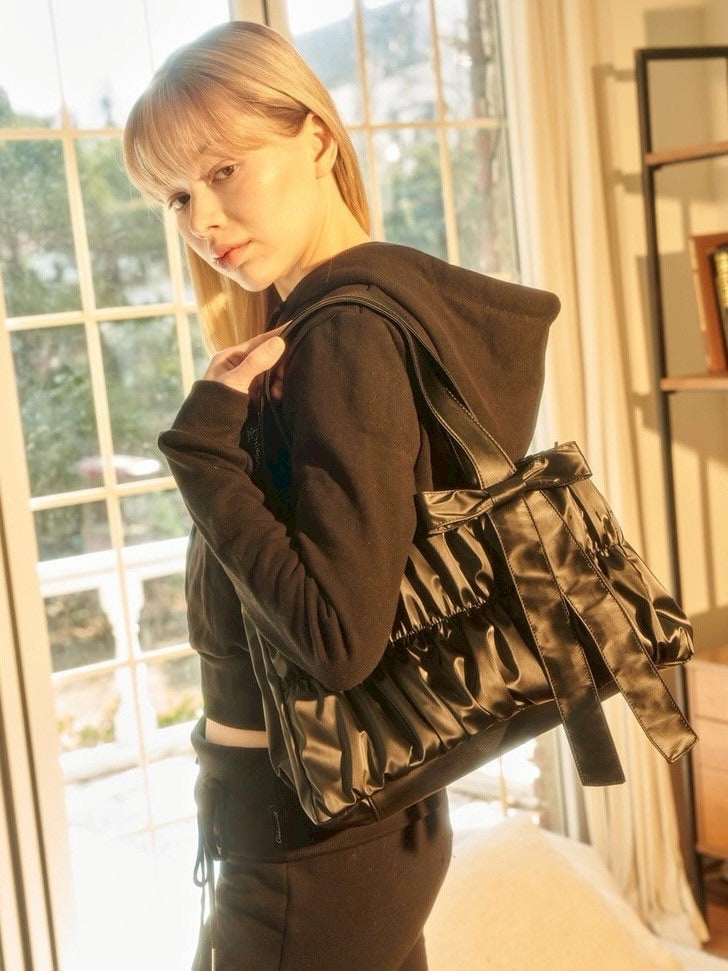 【ODDONEOUT】[ODDONEOUTXthesallyslaw] SHIRRING BAG / 【オッドワンアウト】シャーリングリボンハンドバッグ