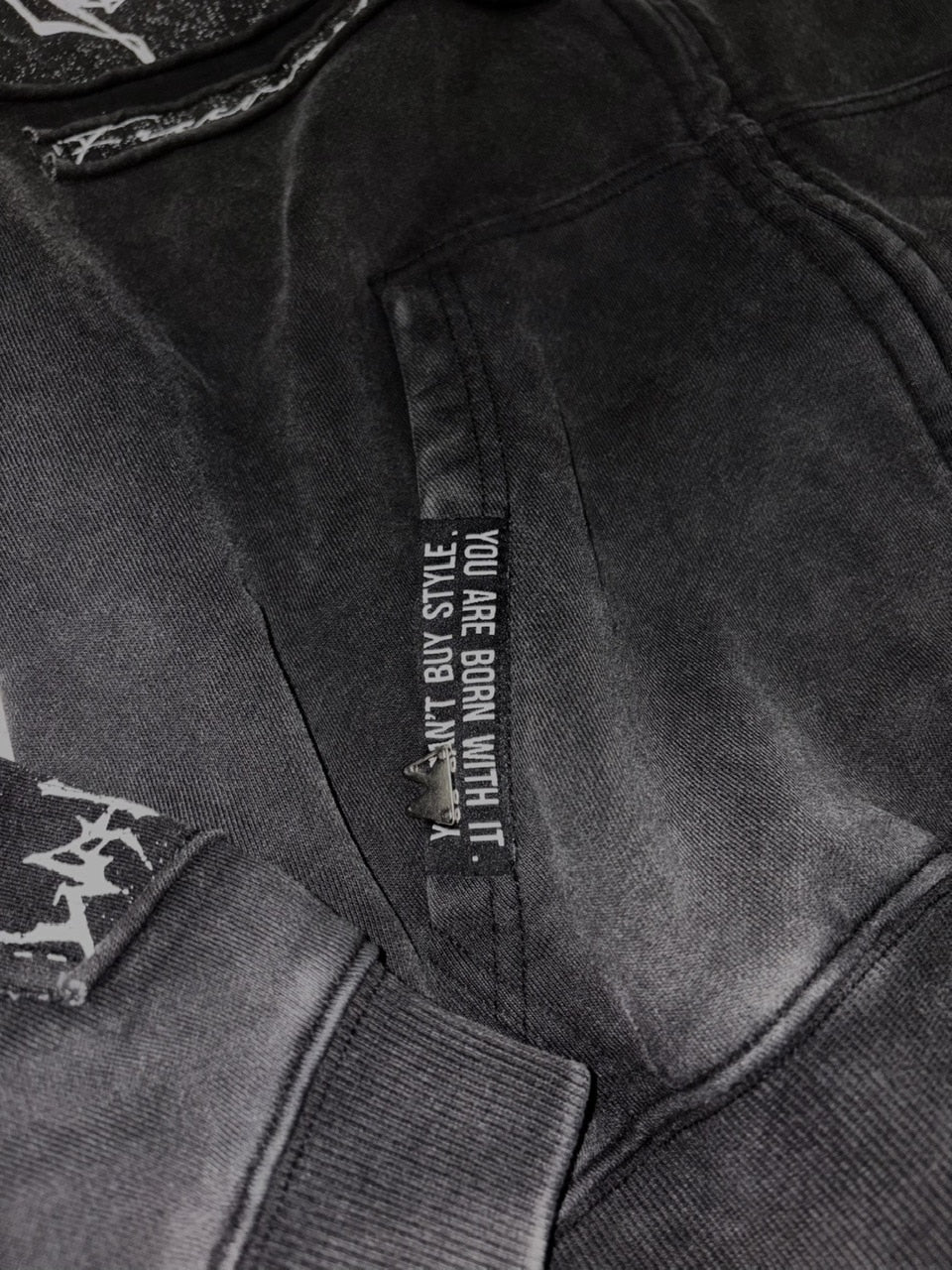 【F.V.V.O】WHOOPAPPLIQUE ZIP-UP HOODIE