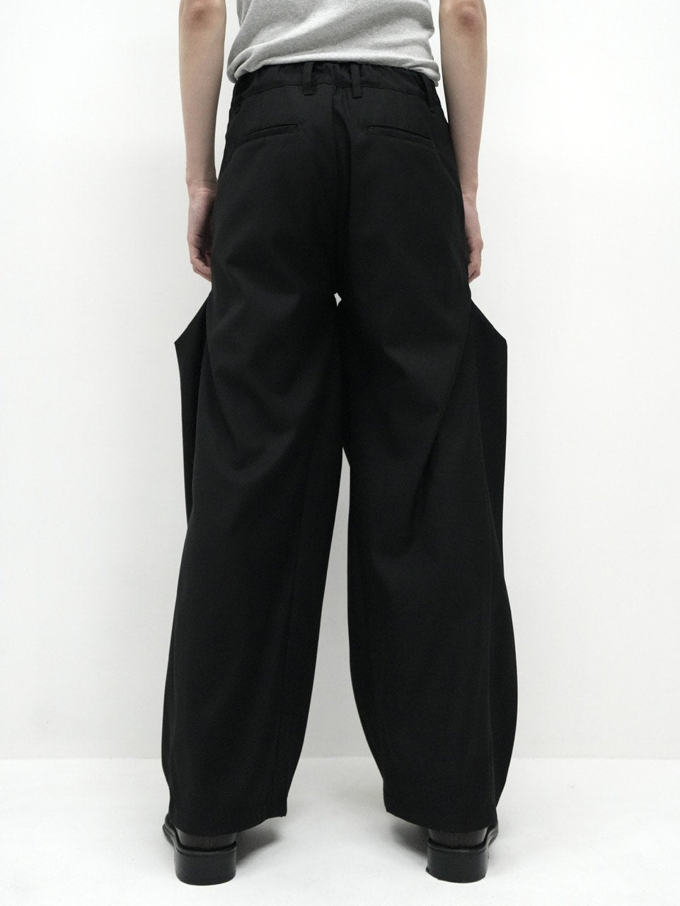 【CS】FLOW FIT DRAPE SLACKS(BLACK)