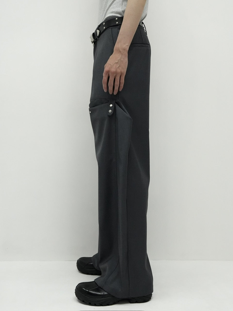 【CS】FLOW FIT DRAPE SLACKS(CHARCOAL)