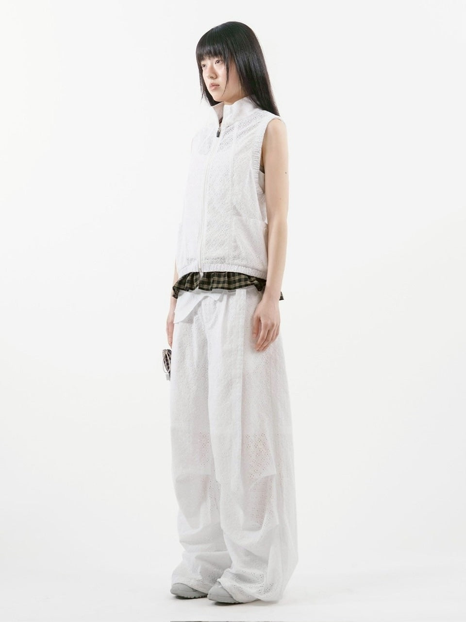 【TUOMIO】EYELET FRILL VEST / 【トゥオミオ】アイレットフリルベスト