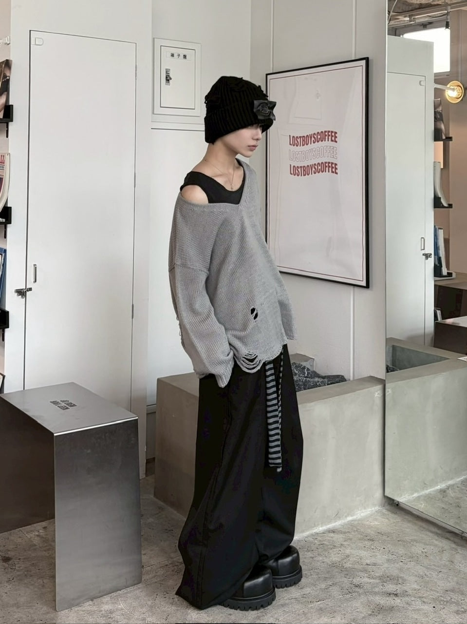 受注制【LUV CODE】v neck damage knit (2color)