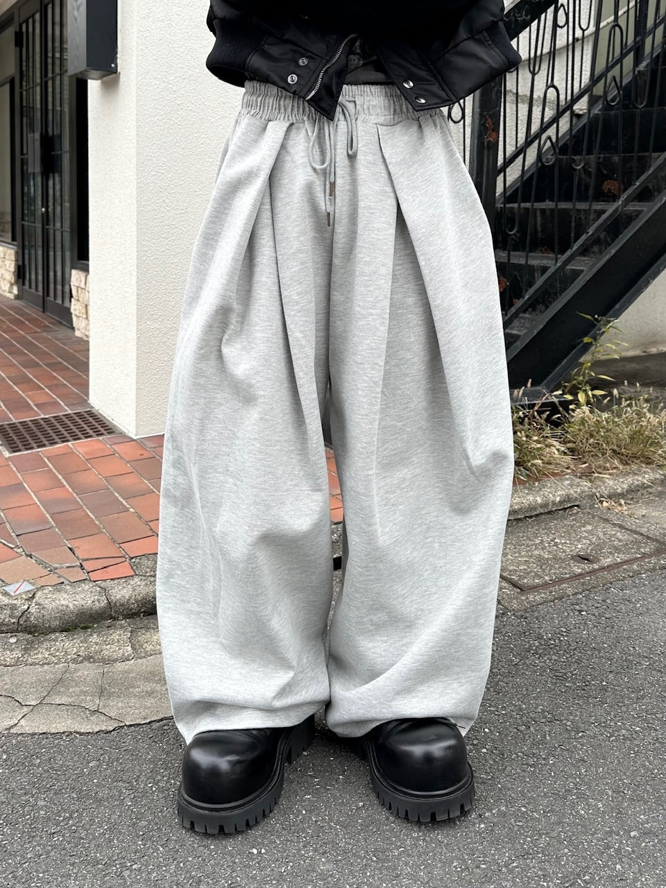 大阪店WEB限定受注制【Chikashitsu +】double tuck balloon sweat pants / 【チカシツプラス】ダブルタックバルーンスウェットパンツ (2color)