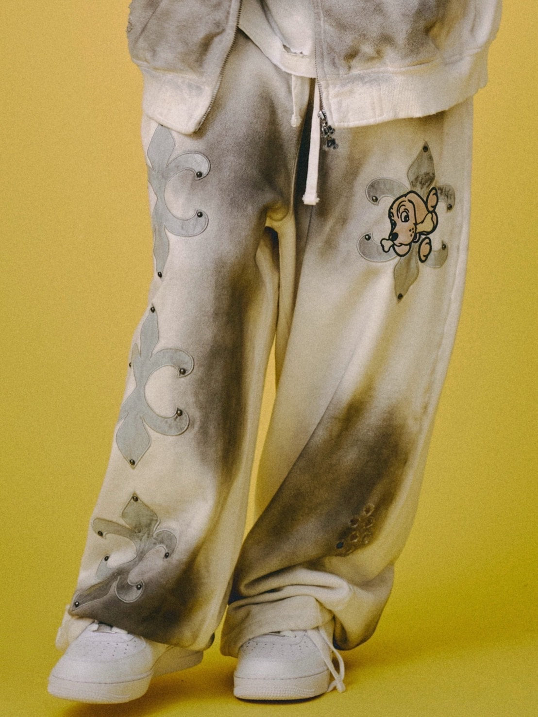 【GALFY】ぼろぼろロゴ百合の紋スウェットパンツ