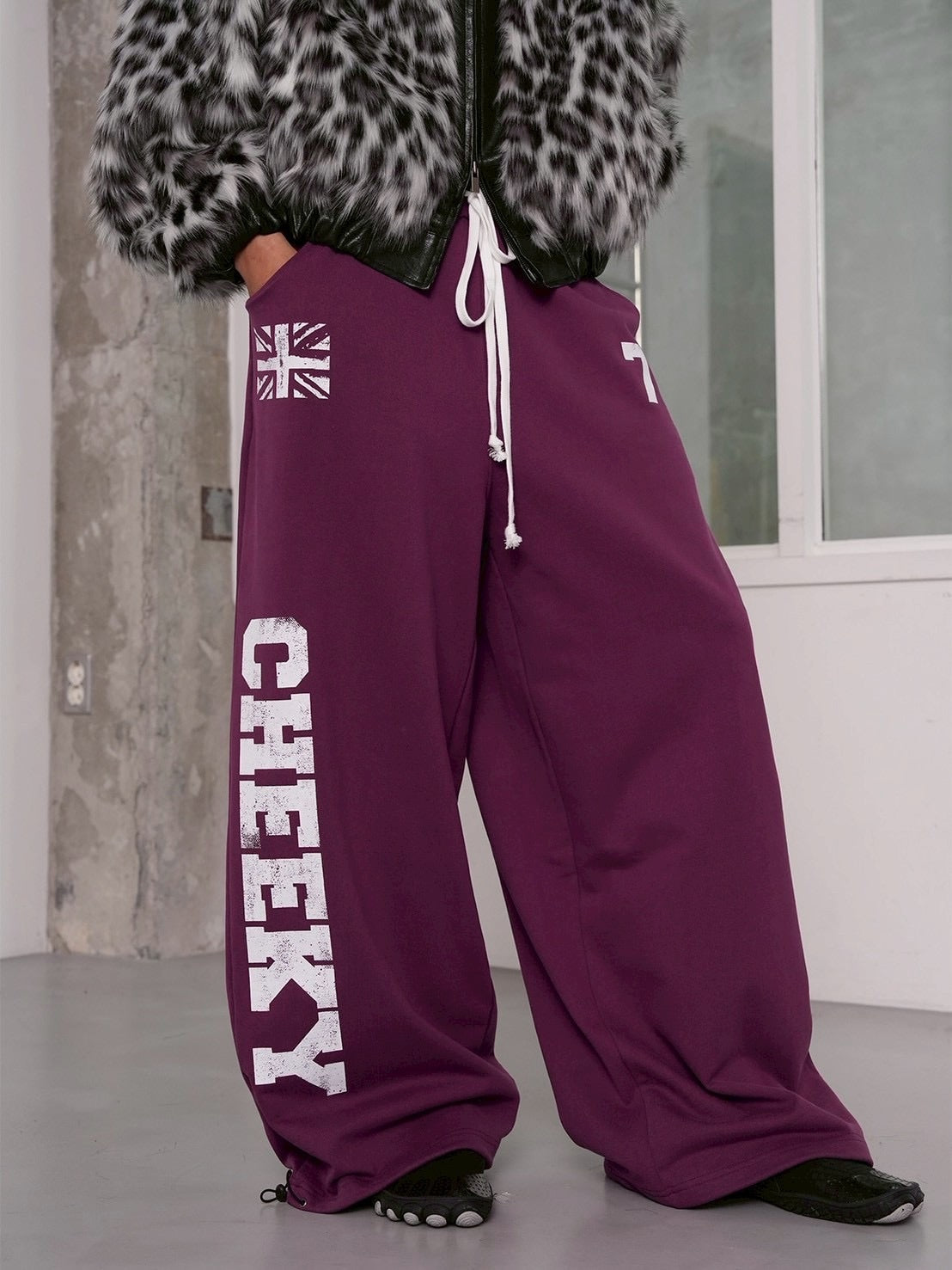 【ESC STUDIO】Lucky Cheeky sweat pants