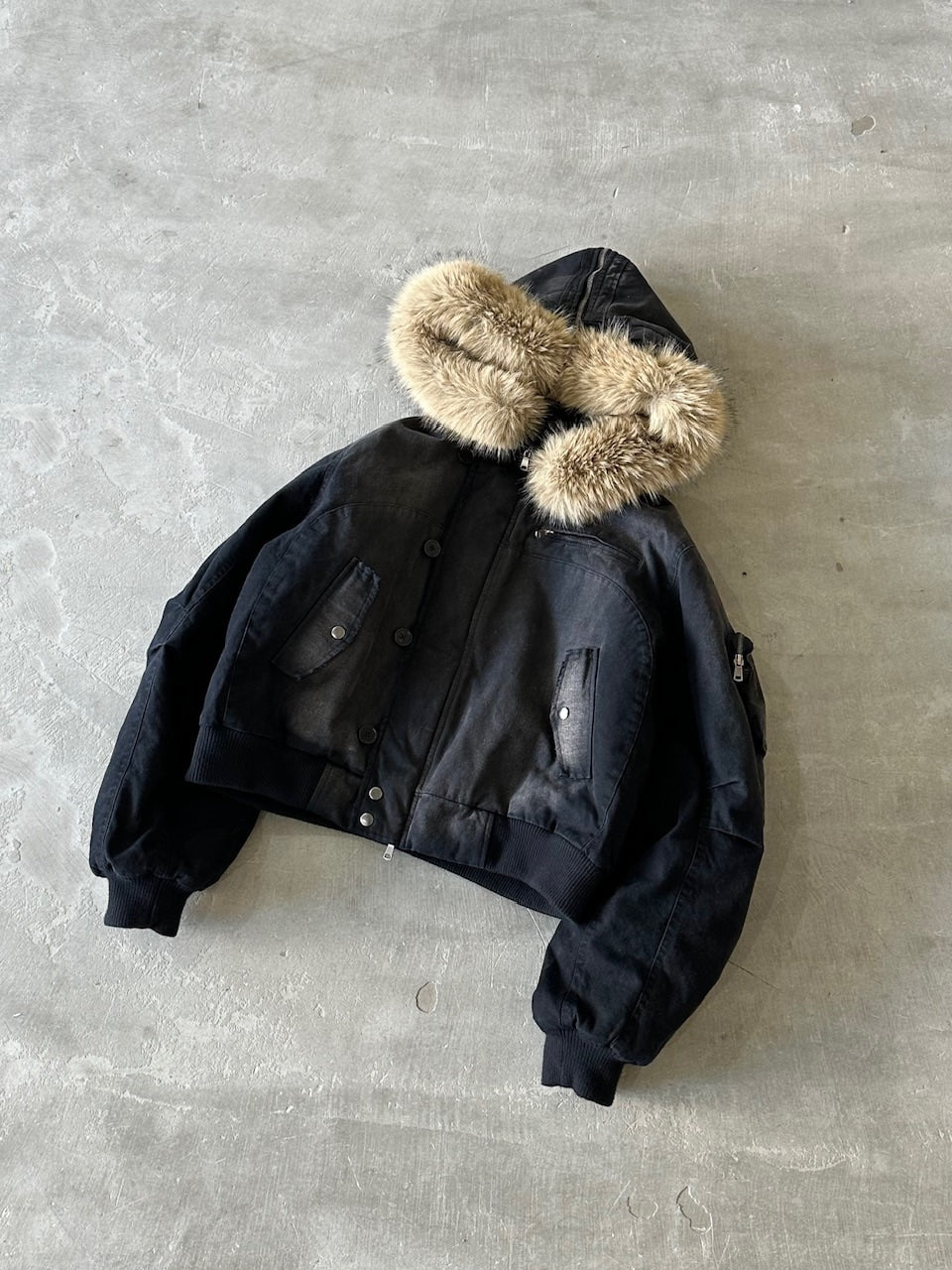 【CHIKASHITSU PLUS HIGH】N-2B cropped hood blouson (denim)