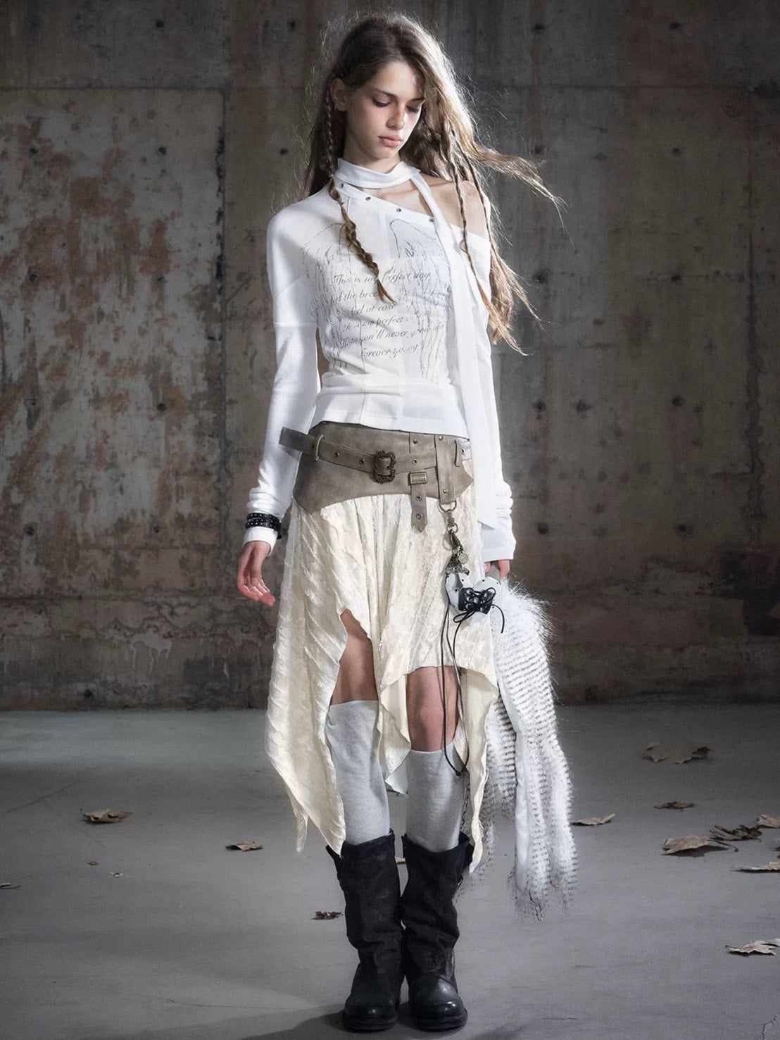 【Cest Nous】White Wing Graffiti Top / 【セヌー】タイ付きワンショルダー長袖トップス