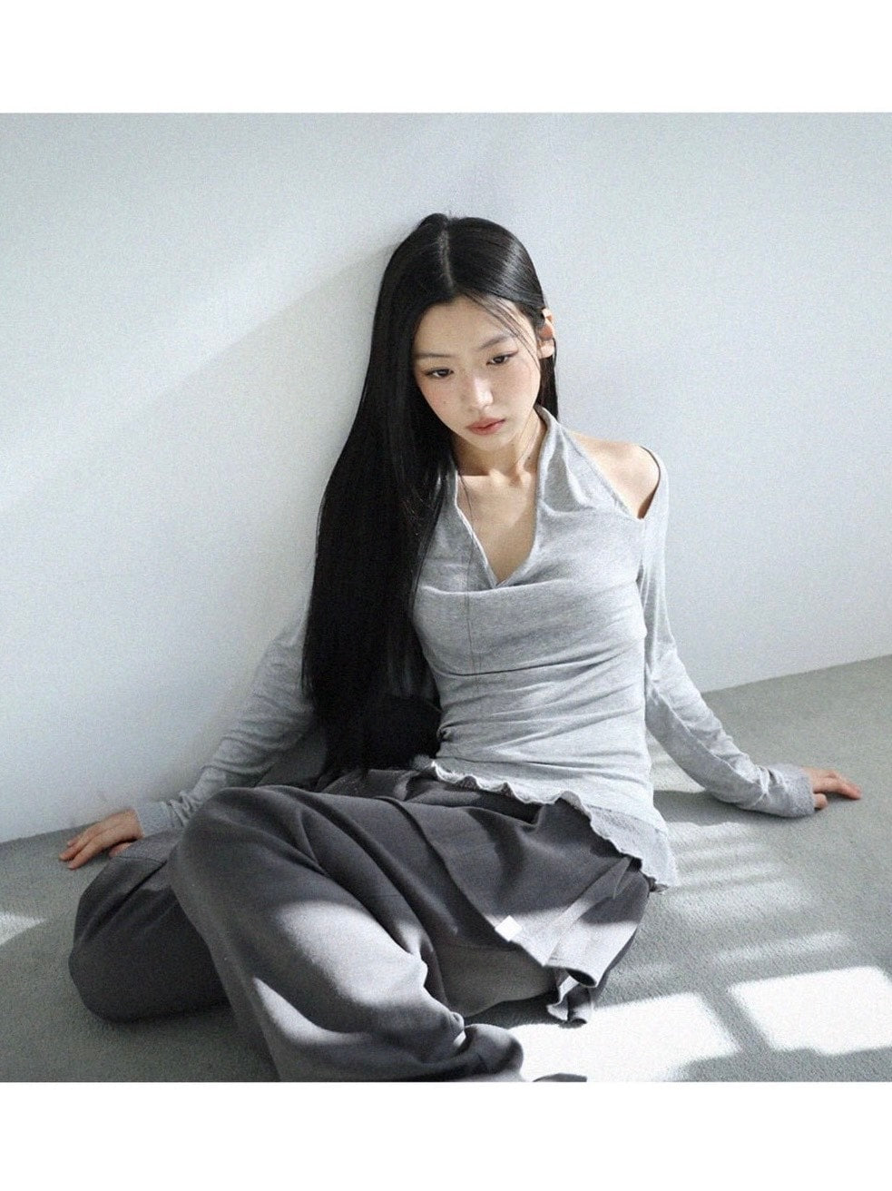 12/21 20:00 発売【Uglyshadow】SCARF FUR FRILL T-SHIRT