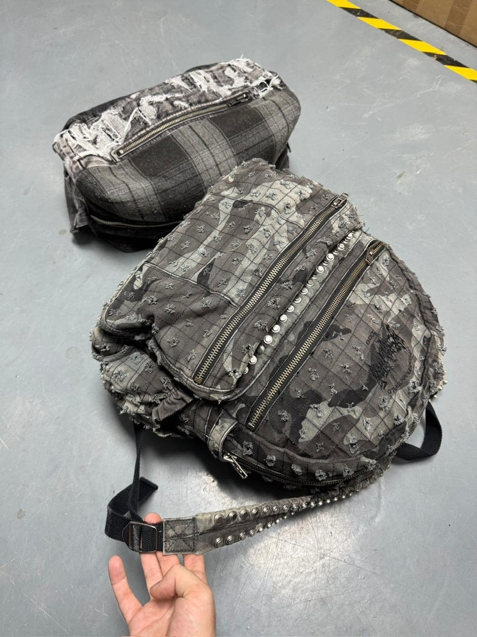 【Reckless Scholars】CAMMO TRASHED STUDDED BACKPACK / 【レックレス スカラーズ】トラッシュスタッズバックパック