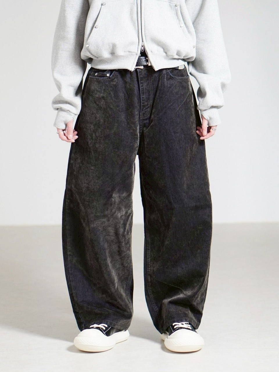 受注制【Chikashitsu +】velvet touch buggy denim pants / 【チカシツプラス】ベルベットタッチバギーデニムパンツ (2color)