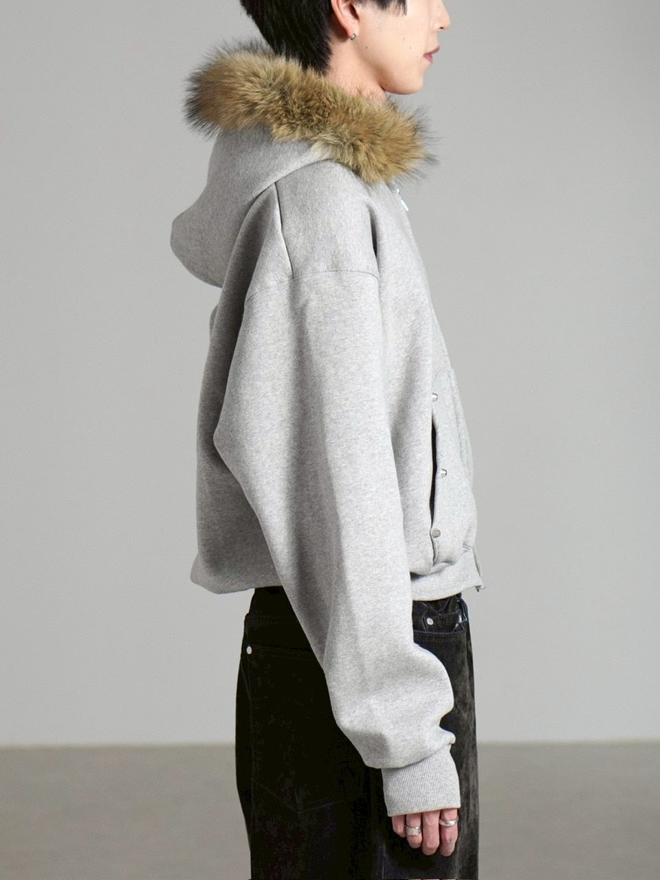 受注制【Chikashitsu +】cropped studs fur zip hoodie / 【チカシツプラス】クロップドスタッズファージップフーディー (2color)
