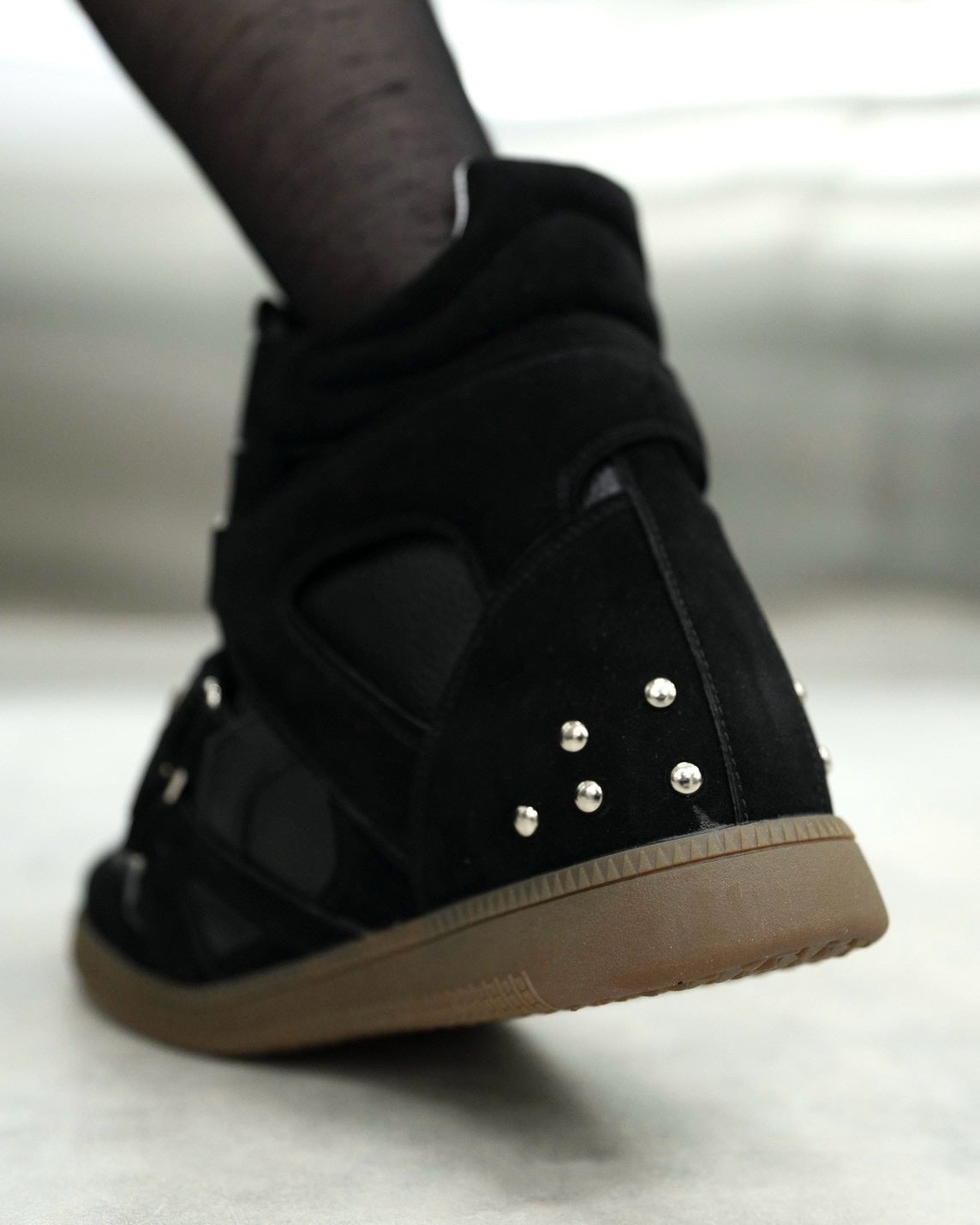 国際配送【Never mind the XU】Studs Wedge High Top Sneakers