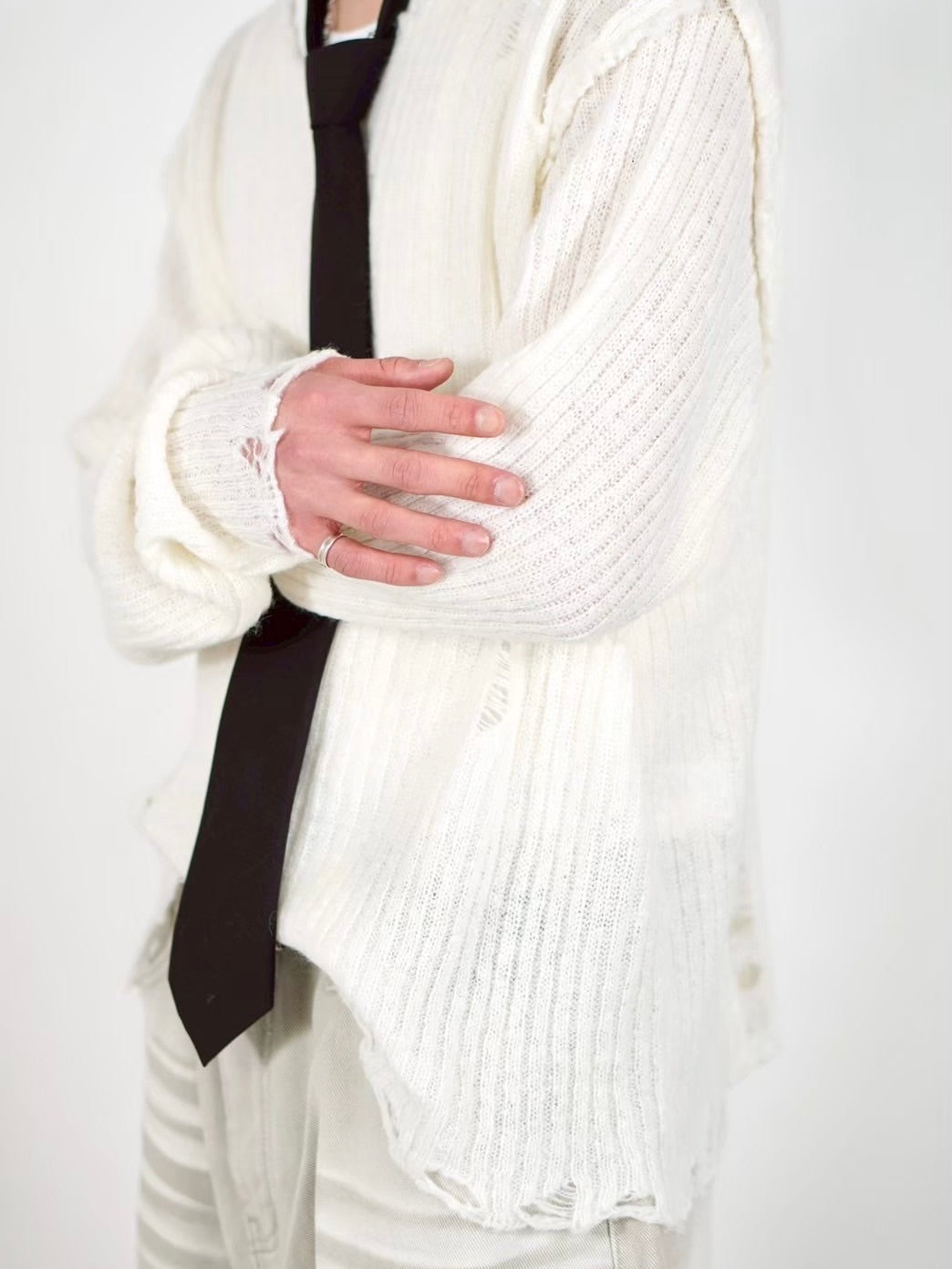 【Chikashitsu +】damage reverse v neck knit (3color)