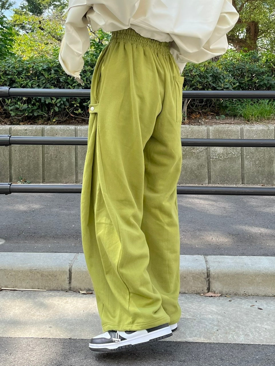 【Chikashitsu +】side button balloon sweat pants (3color)