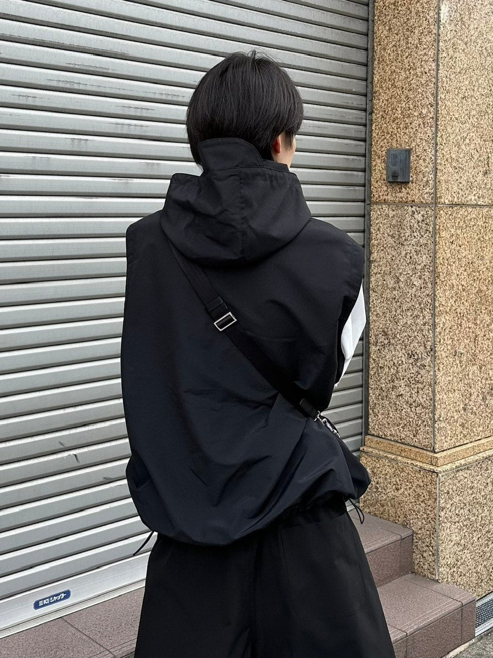 大阪店WEB限定受注制【Chikashitsu +】nylon hood vest (2color)