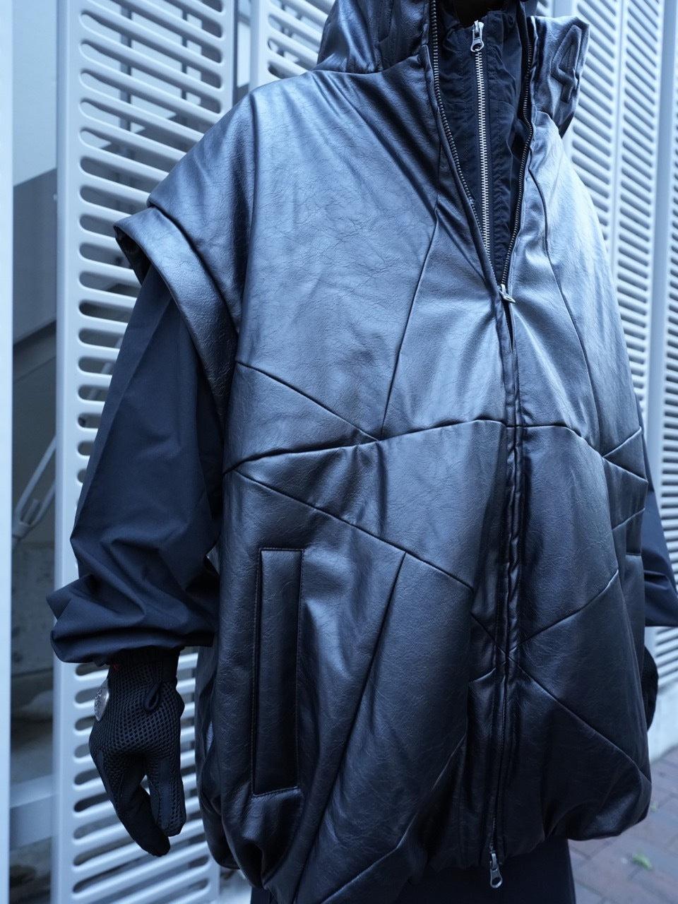 【DIG YOUR OWN GRAVE】star leather vest (2color)