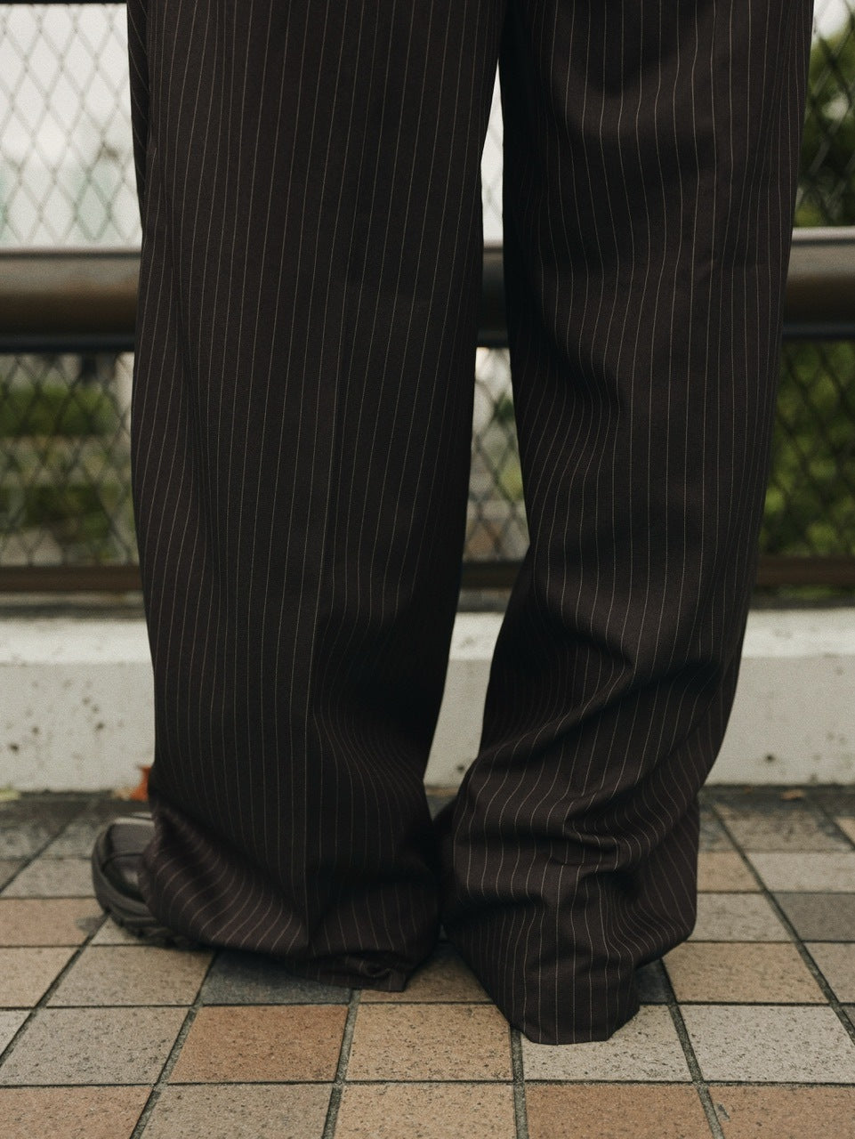 【CS】stripe cross tuck drape slacks (brown)