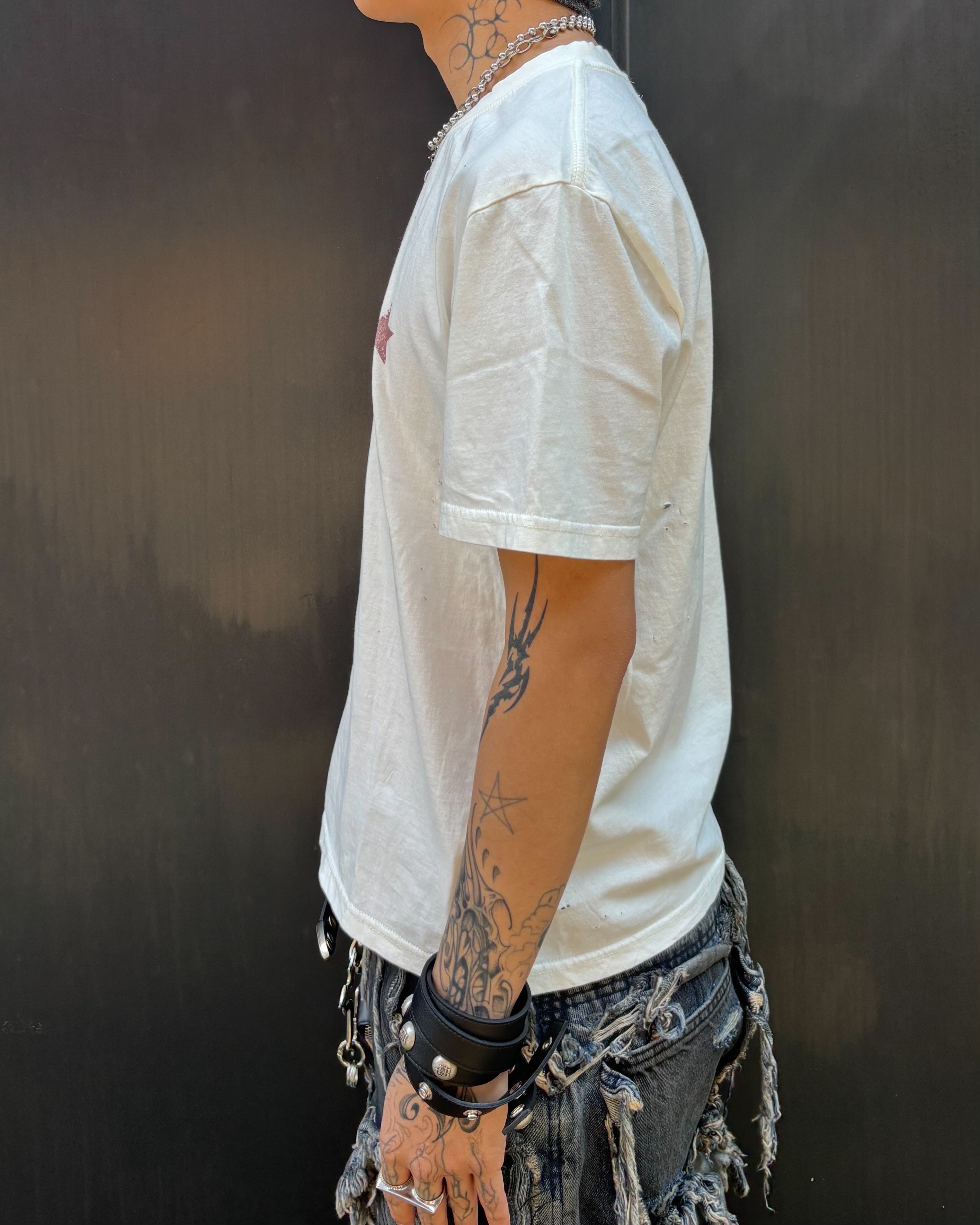 国際配送【Never mind the XU】damage 7 T-shirt