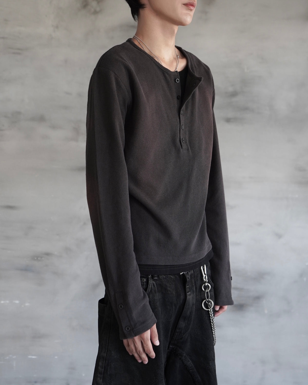 【CHIKASHITSU PLUS HIGH】Rust waffle layered henley neck tee(2color)