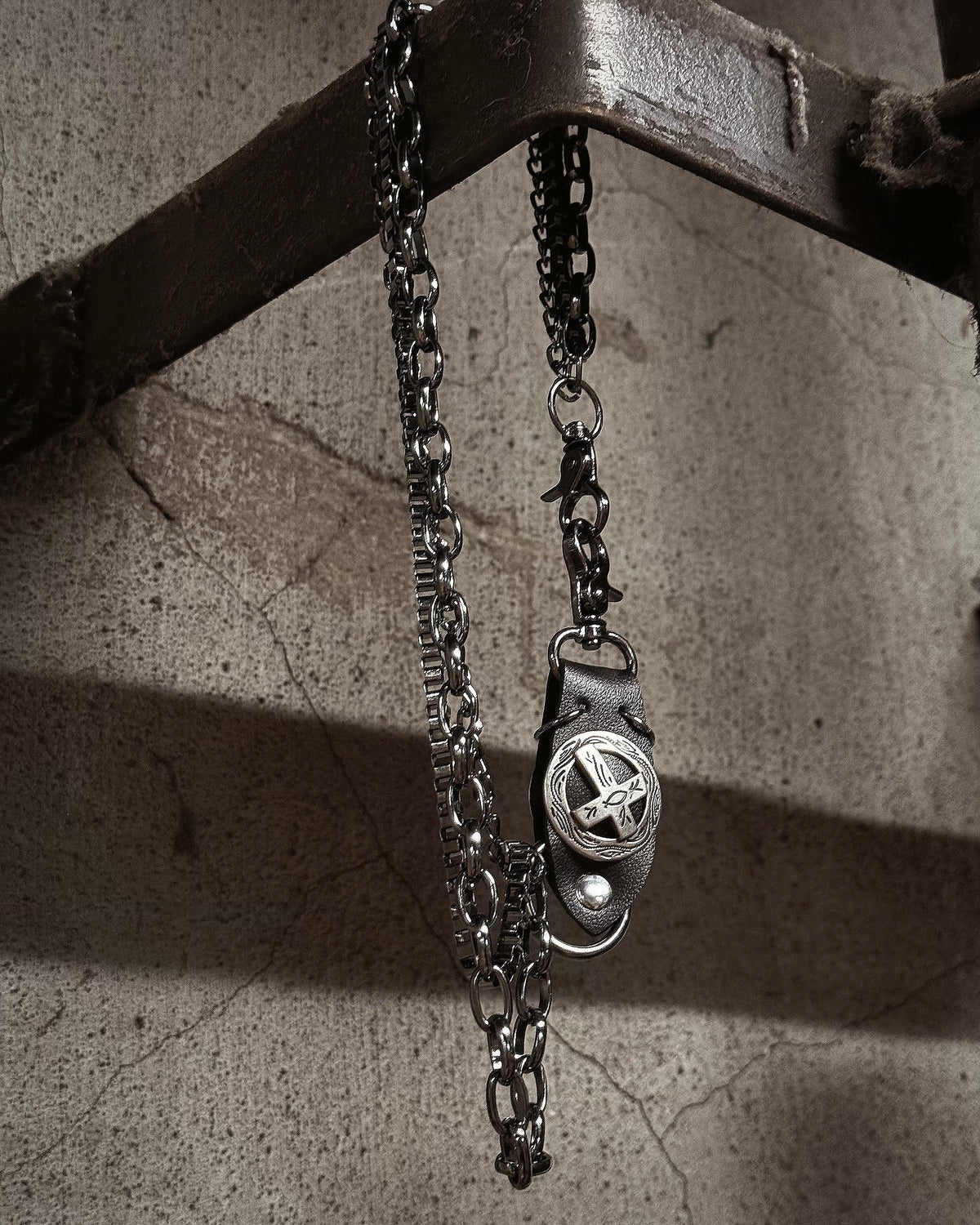 国際配送【Never mind the XU】TRIPLE CROSS WALLET CHAIN