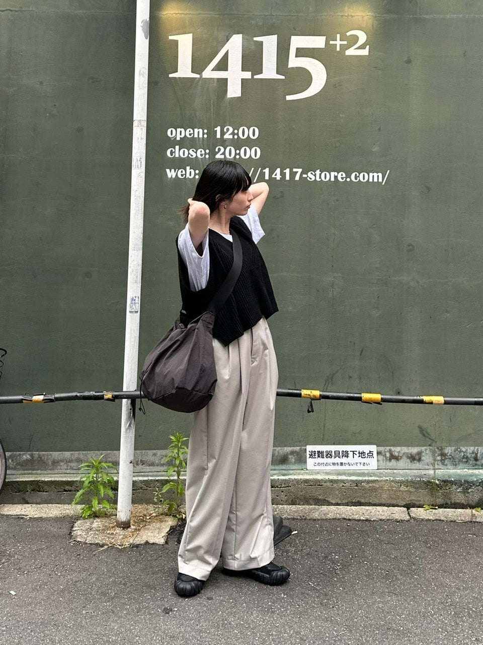 大阪店WEB限定受注制【Chikashitsu +】cropped box vest (2color)