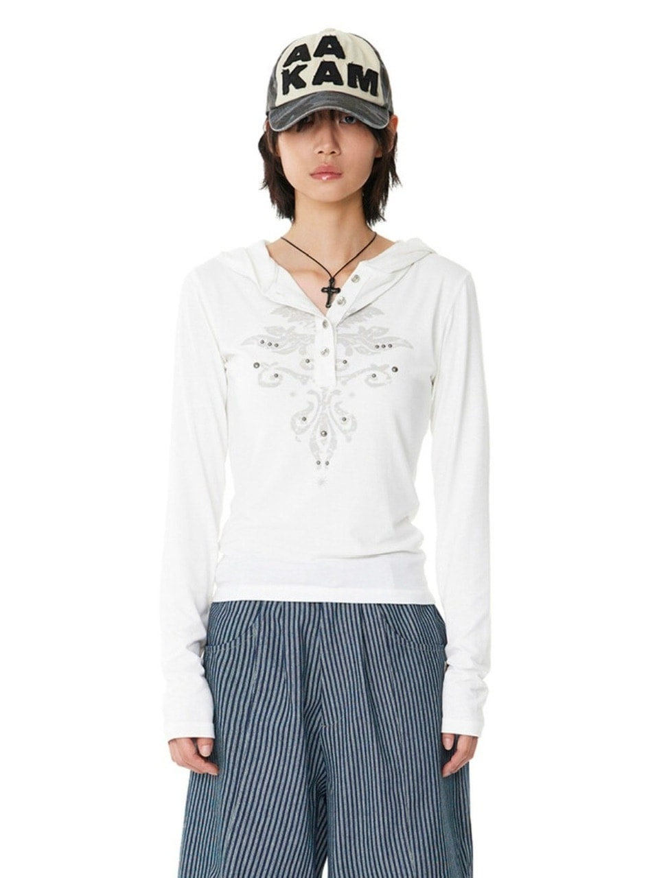 【AAKAM】Studded Leaf Hooded Long Sleeve