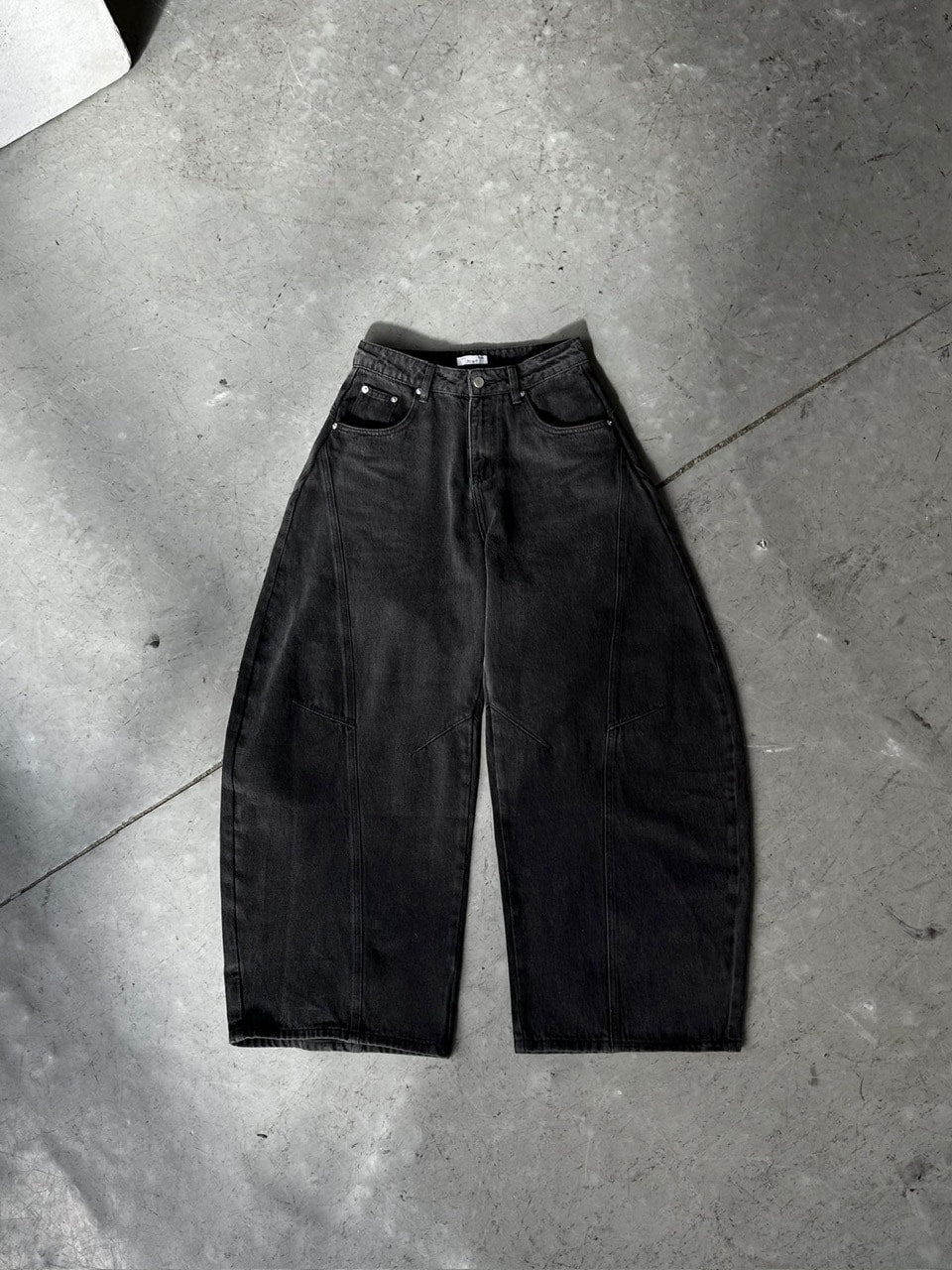 【CHIKASHITSU PLUS HIGH】Barrel leg curve denim pants