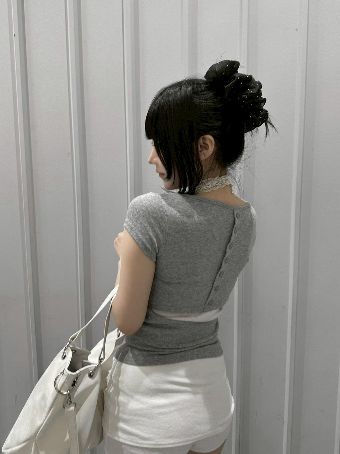 渋谷109店WEB限定受注制【nmtc+】Back Button Slit U-Neck Tee (5color)